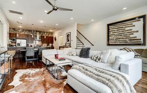 Luxury Downtown Home Walk To River + Gym - Houston, Texas