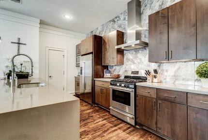 Luxury Downtown Home Walk To River + Gym - Houston, Texas