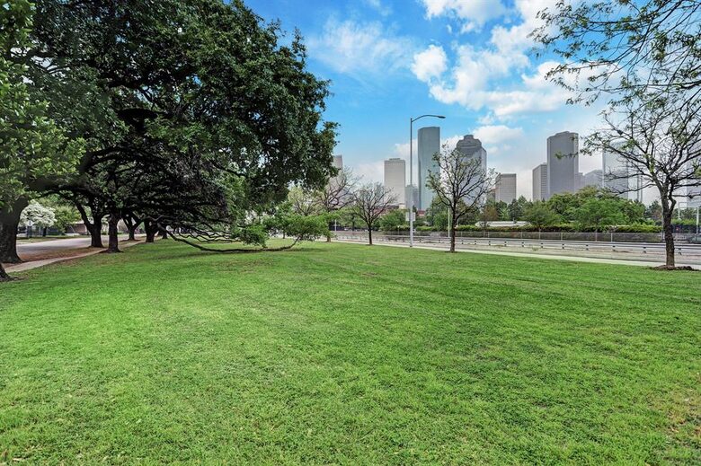 Luxury Downtown Home Walk To River + Gym - Houston, Texas