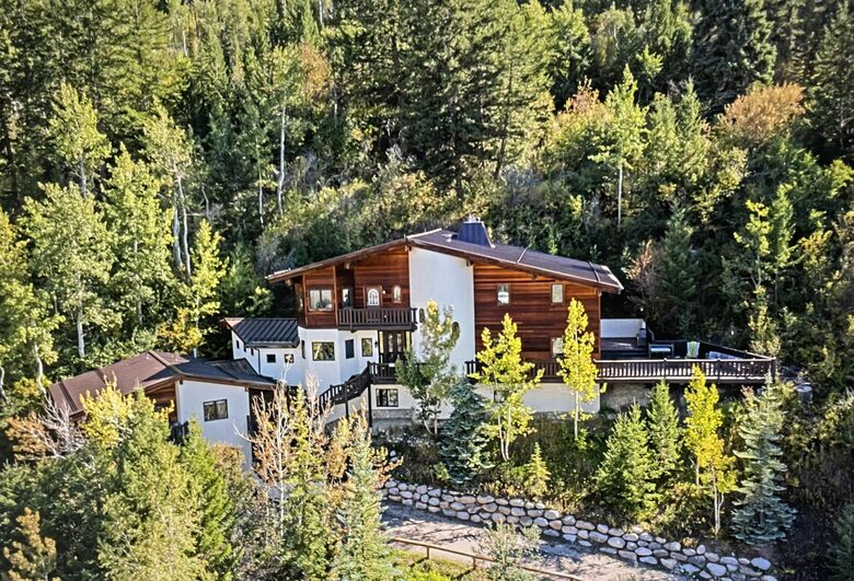 Mountain Swiss Chalet between Vail Resort and Beaver Creek Resort - Avon, Colorado