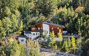 Mountain Swiss Chalet between Vail Resort and Beaver Creek Resort - Avon, Colorado