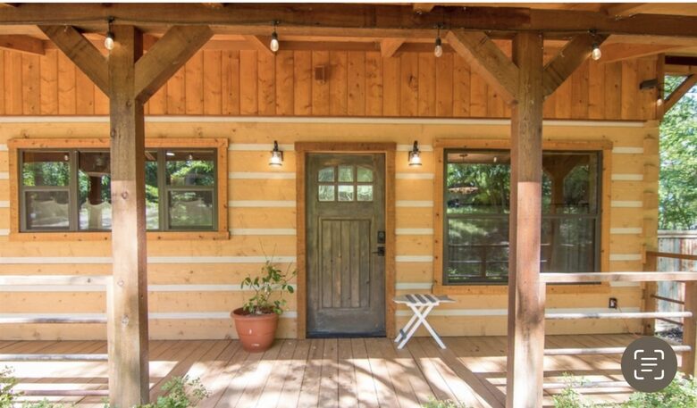 Waterfront Log Cabin on Lake Bob Sandlin with Dock - Leesburg, Texas
