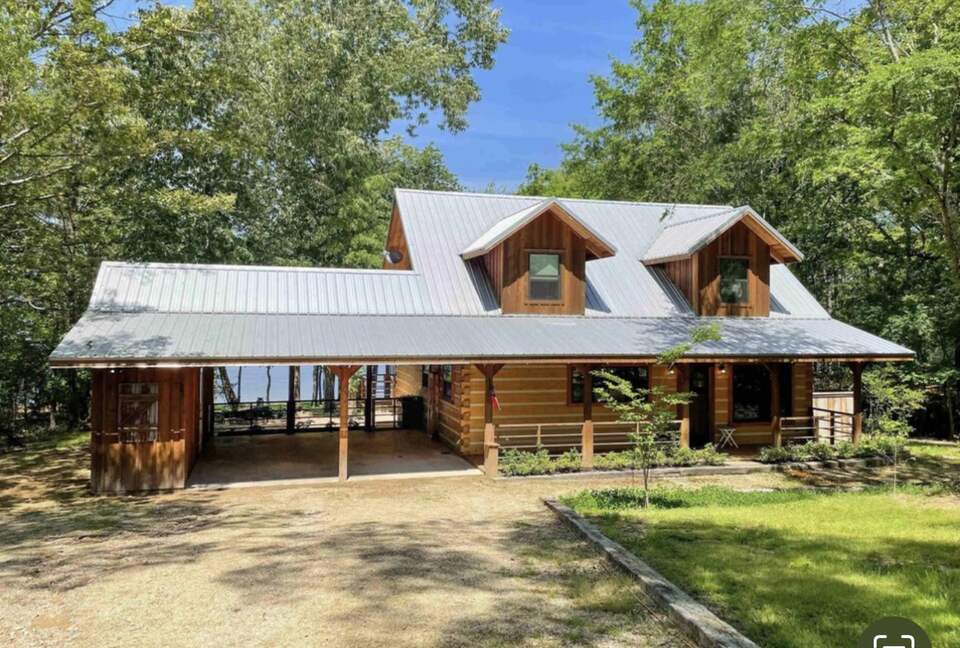 Waterfront Log Cabin on Lake Bob Sandlin with Dock - Leesburg, Texas