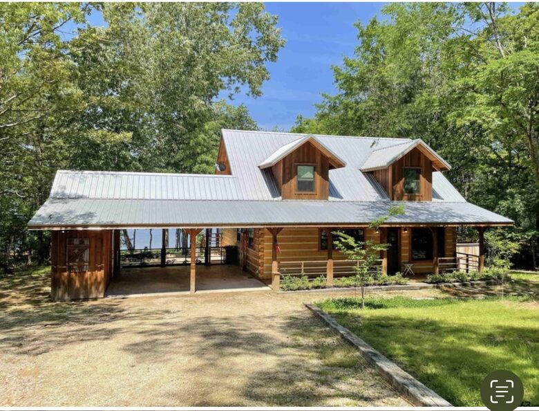 Waterfront Log Cabin on Lake Bob Sandlin with Dock - Leesburg, Texas
