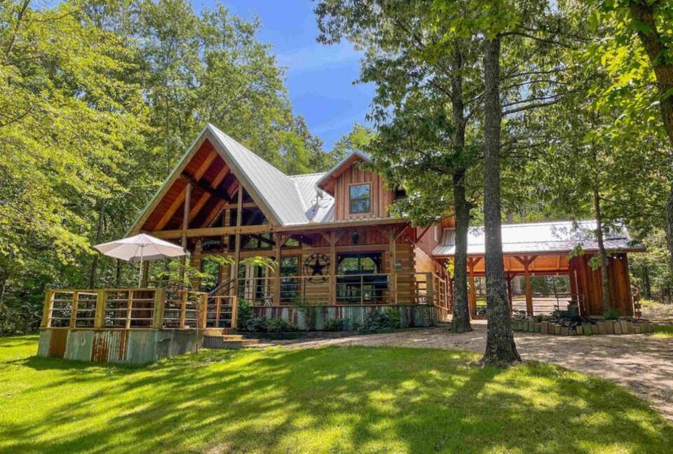 Waterfront Log Cabin on Lake Bob Sandlin with Dock - Leesburg, Texas