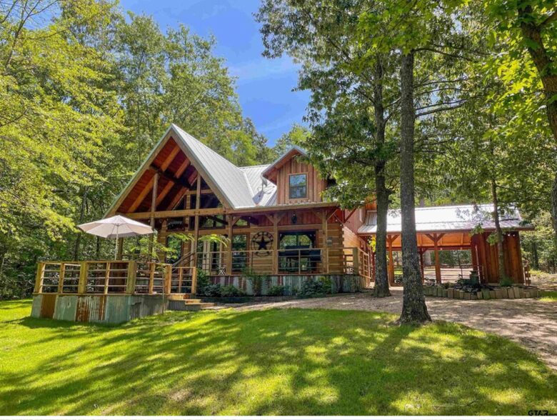 Waterfront Log Cabin on Lake Bob Sandlin with Dock - Leesburg, Texas