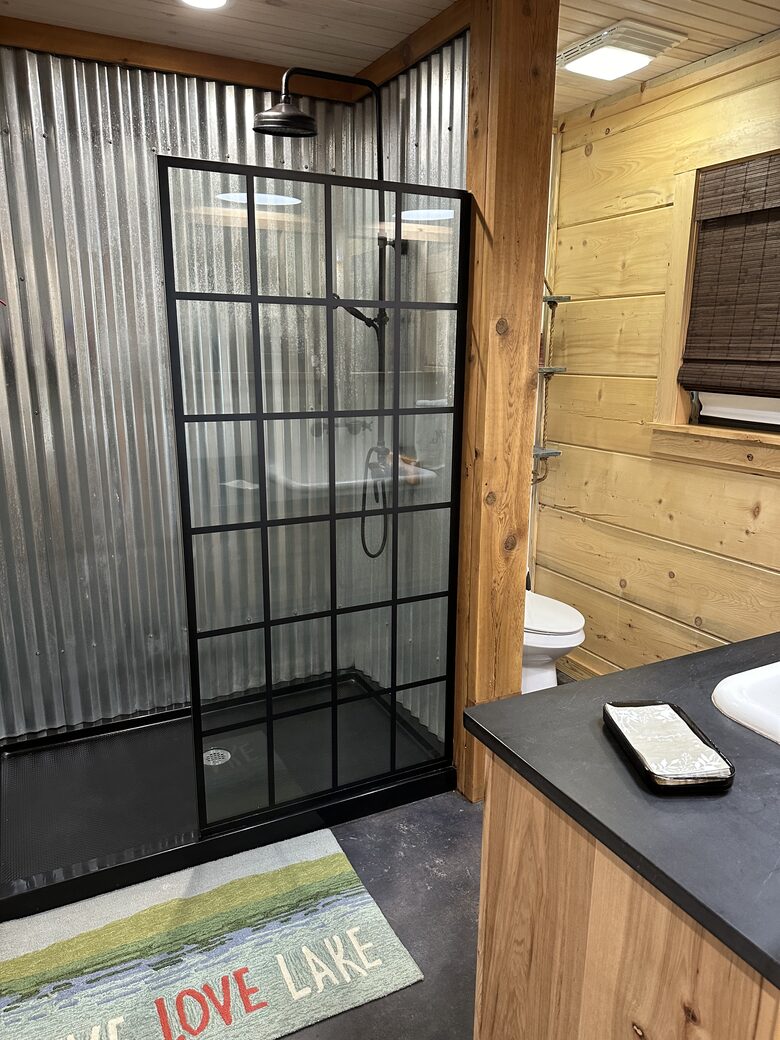 En-suite master bath