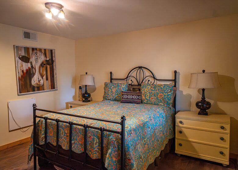 Lower Level Queen Bedroom - No Ensuite