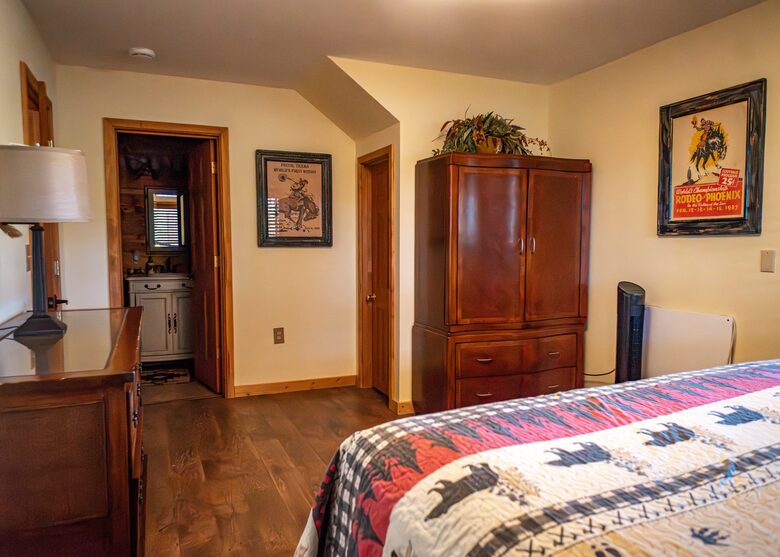 Lower Level Bedroom - King w/Ensuite Bathroom