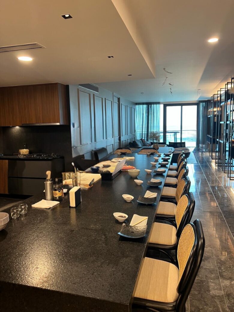 Kitchen with a 14 people space tabletop