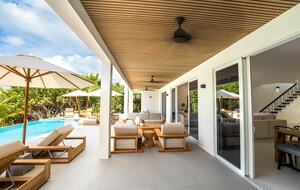 Equity Residences, Stunning Beachfront Villa w/ Infinity Pool & Rooftop - Providenciales, Turks and Caicos Islands