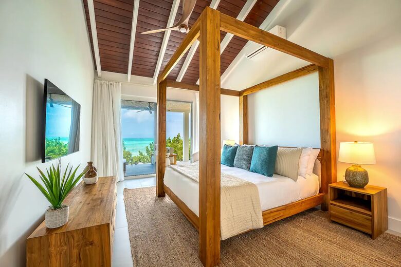 Equity Residences, Stunning Beachfront Villa w/ Infinity Pool & Rooftop - Providenciales, Turks and Caicos Islands
