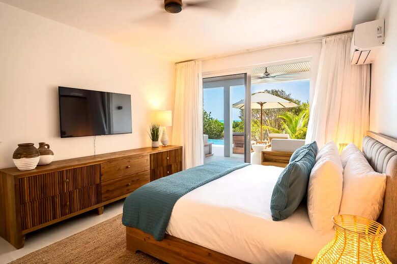 Equity Residences, Stunning Beachfront Villa w/ Infinity Pool & Rooftop - Providenciales, Turks and Caicos Islands
