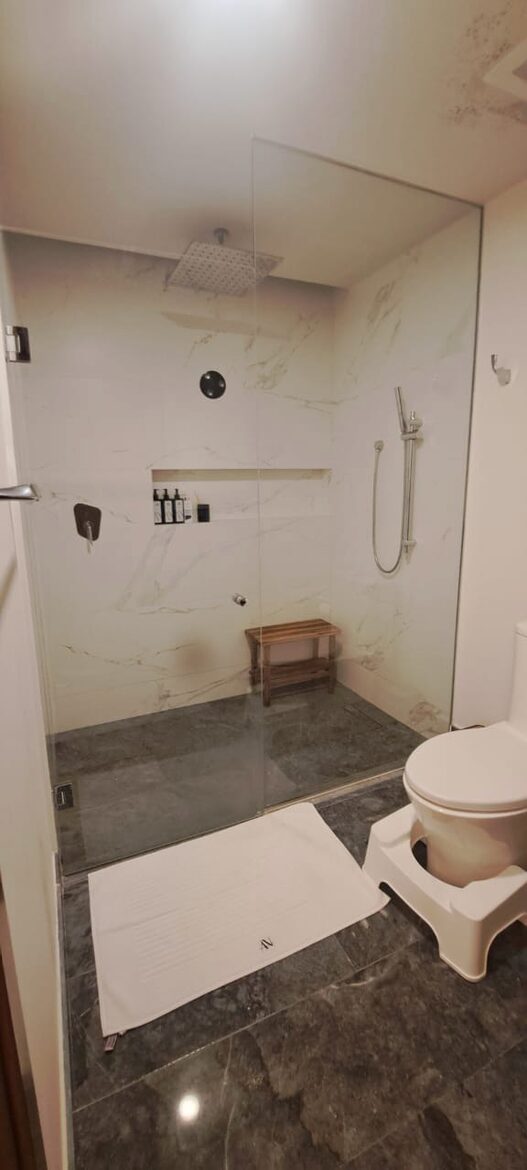 Master bedroom's bathroom