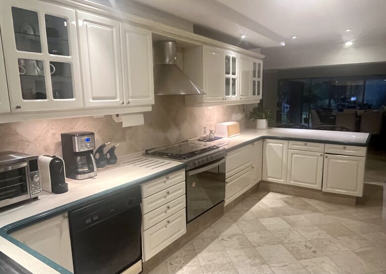 Kitchen full equiped