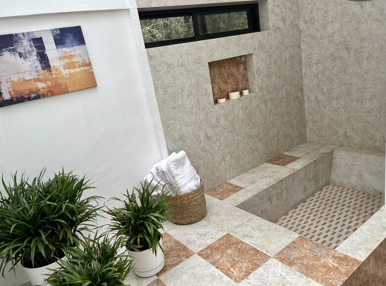 Main bathroom