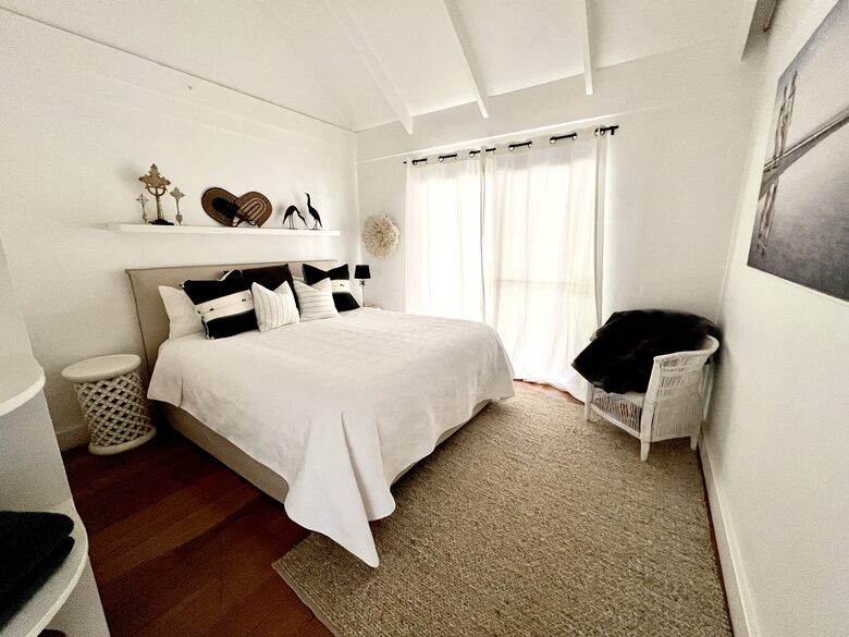 Bedroom 3 King size bed