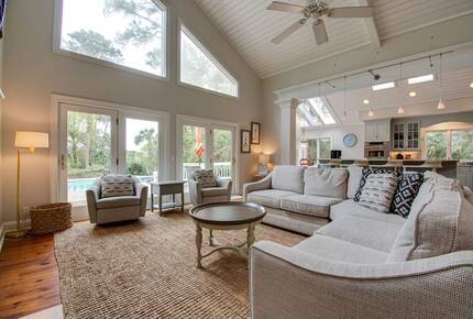 Two Minute Walk to Beach | 3 Primary Suites with Private Pool - Hilton Head Island, South Carolina