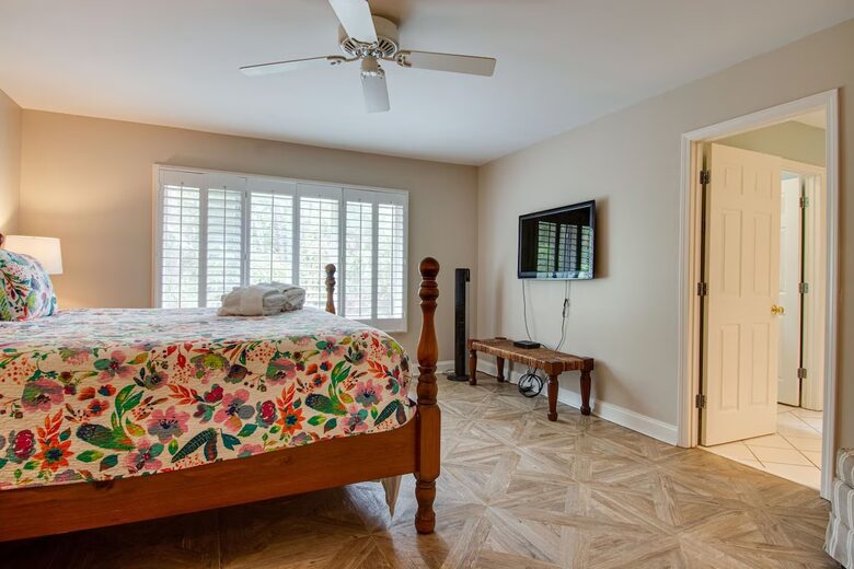 Two Minute Walk to Beach | 3 Primary Suites with Private Pool - Hilton Head Island, South Carolina