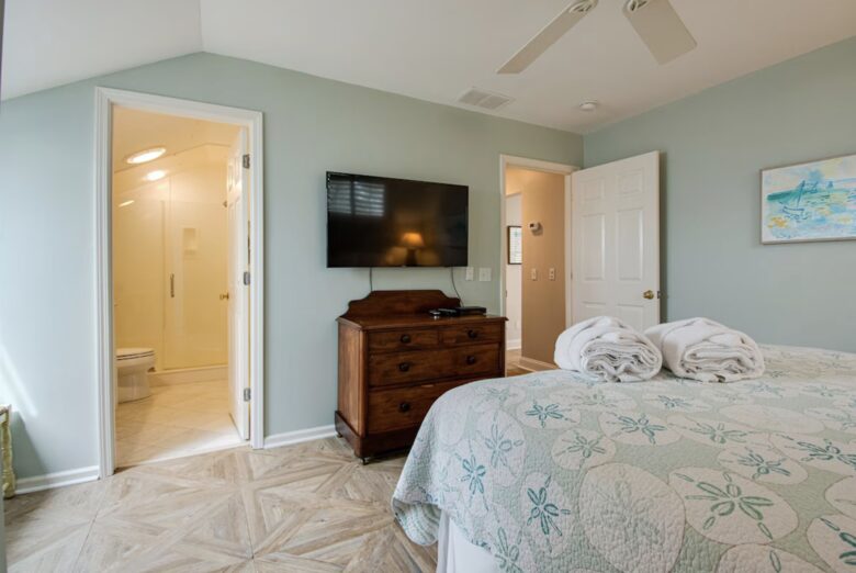 Two Minute Walk to Beach | 3 Primary Suites with Private Pool - Hilton Head Island, South Carolina