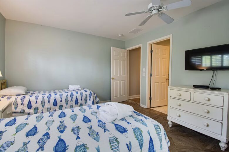 Two Minute Walk to Beach | 3 Primary Suites with Private Pool - Hilton Head Island, South Carolina