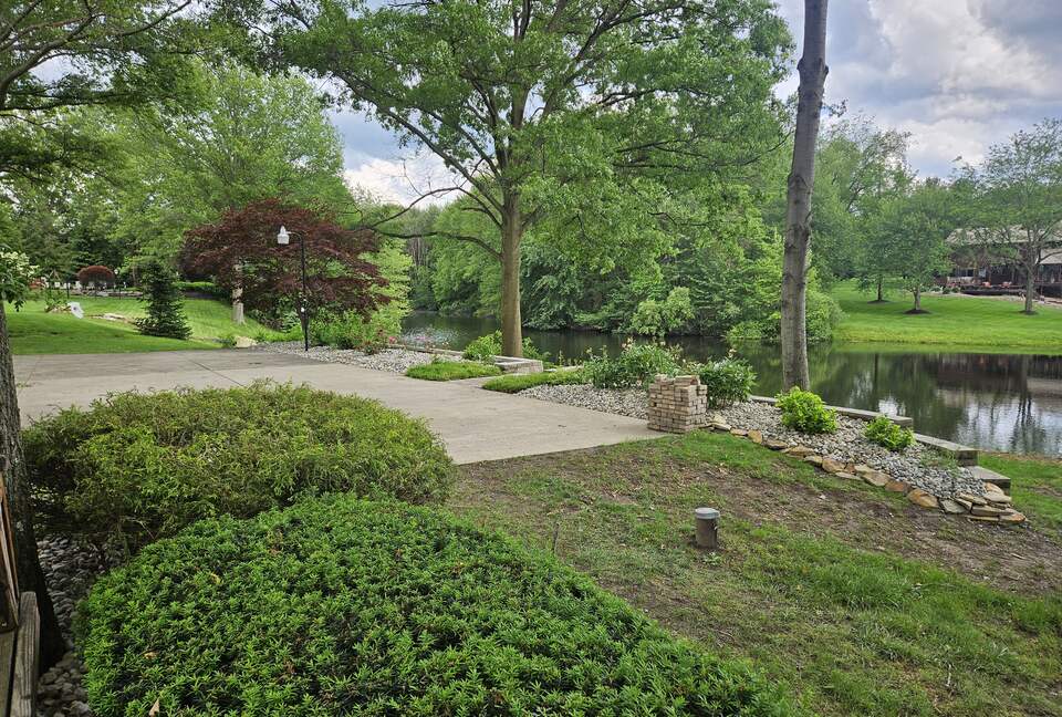 Exquisite Waterfront Retreat - Warren, Ohio
