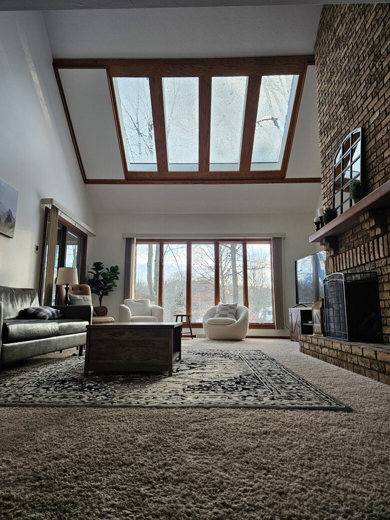 Exquisite Waterfront Retreat - Warren, Ohio