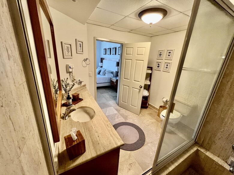 Main Bathroom with bathtub