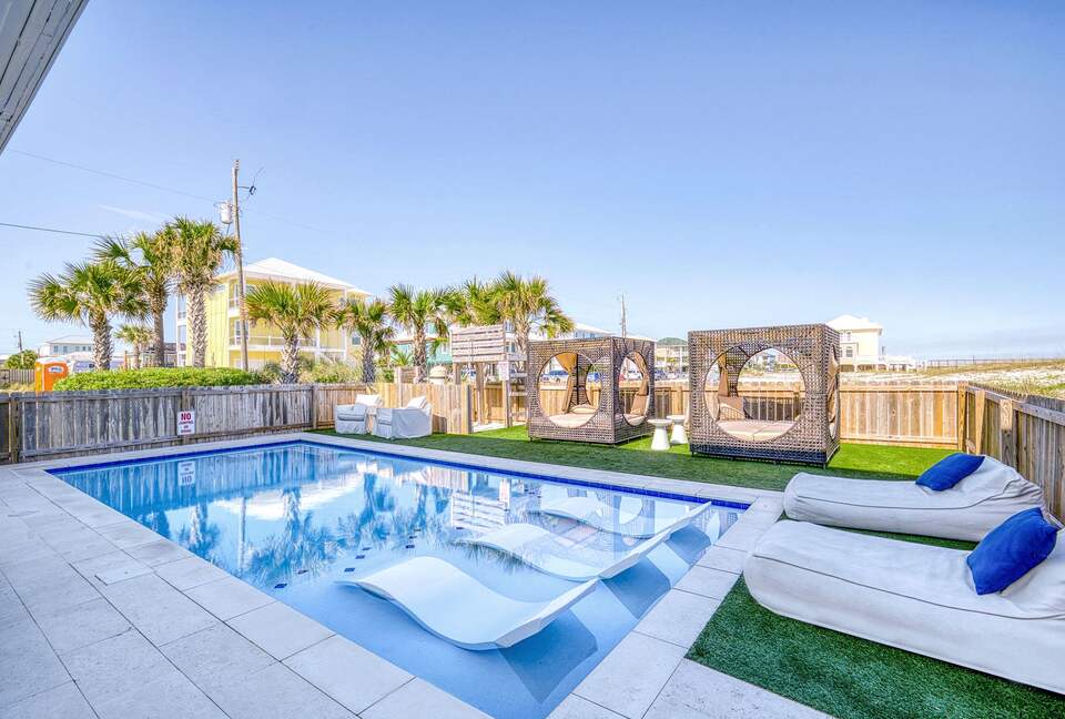 Pensacola Paradise Beachfront Retreat - Pensacola, Florida