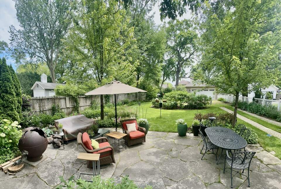 Winnetka Home | Close to Village Shops, Parks, Beach and Train - Winnetka, Illinois