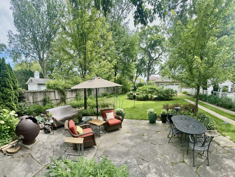 Winnetka Home | Close to Village Shops, Parks, Beach and Train - Winnetka, Illinois