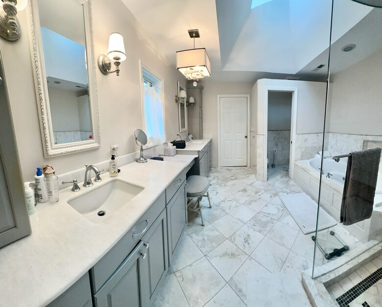 Winnetka Home | Close to Village Shops, Parks, Beach and Train - Winnetka, Illinois