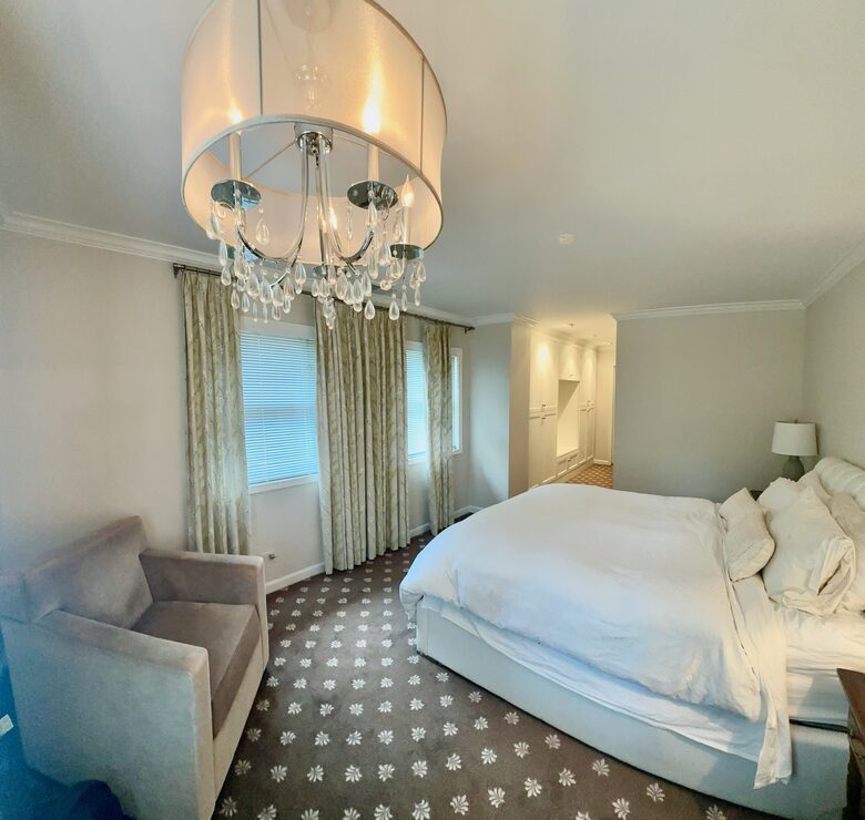 Winnetka Home | Close to Village Shops, Parks, Beach and Train - Winnetka, Illinois