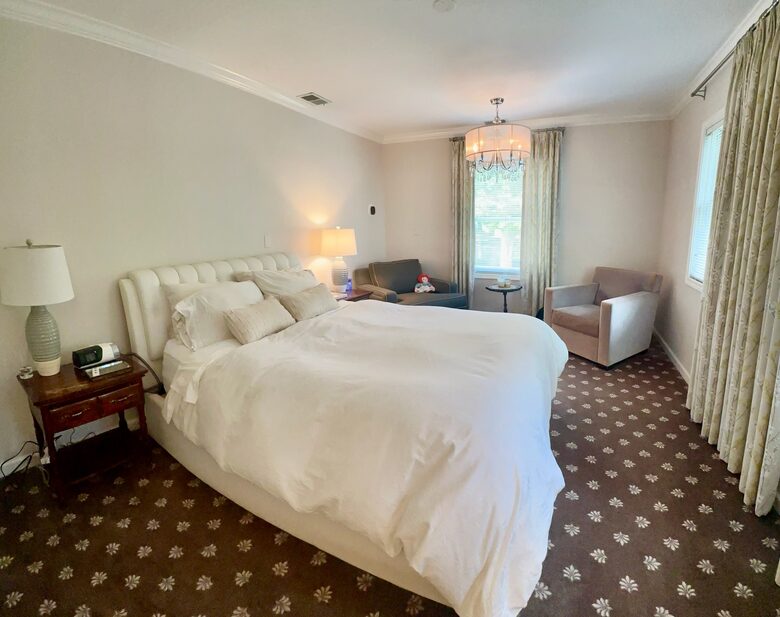 Winnetka Home | Close to Village Shops, Parks, Beach and Train - Winnetka, Illinois