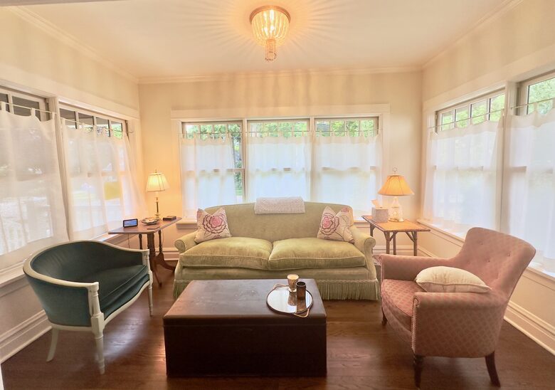 Winnetka Home | Close to Village Shops, Parks, Beach and Train - Winnetka, Illinois