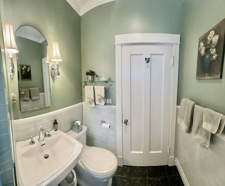 Winnetka Home | Close to Village Shops, Parks, Beach and Train - Winnetka, Illinois