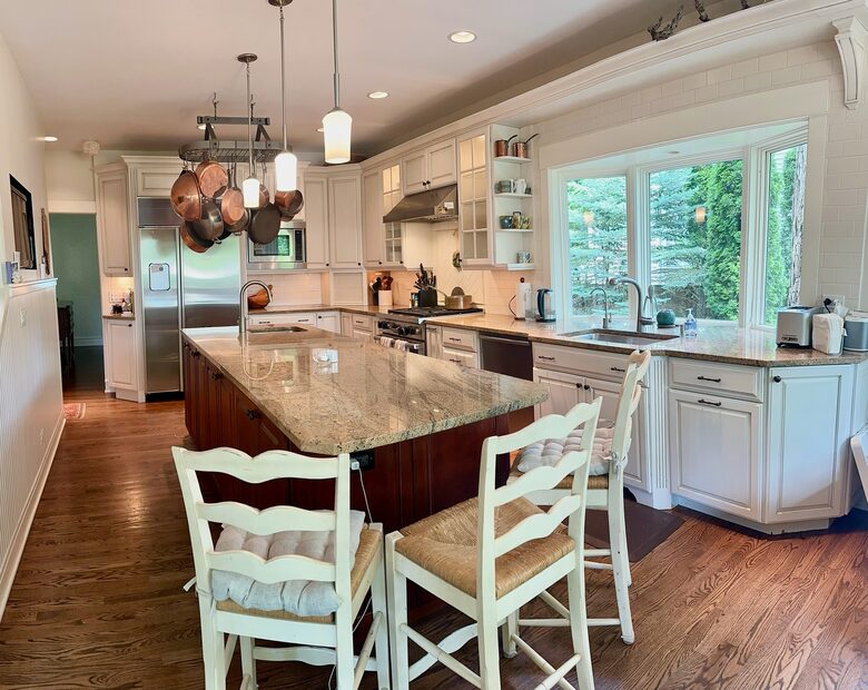 Winnetka Home | Close to Village Shops, Parks, Beach and Train - Winnetka, Illinois