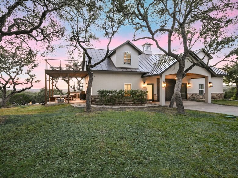Red Sky Road Retreat - Wimberley, Texas