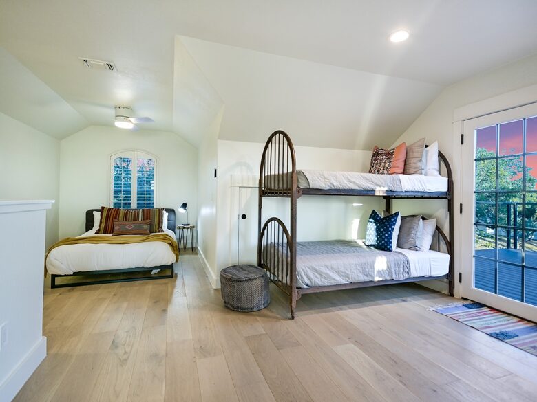 Red Sky Road Retreat - Wimberley, Texas
