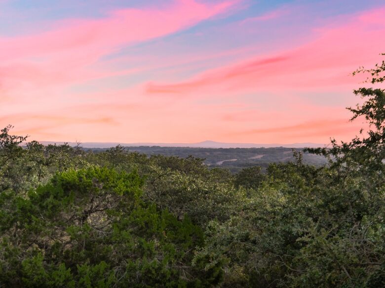 Red Sky Road Retreat - Wimberley, Texas