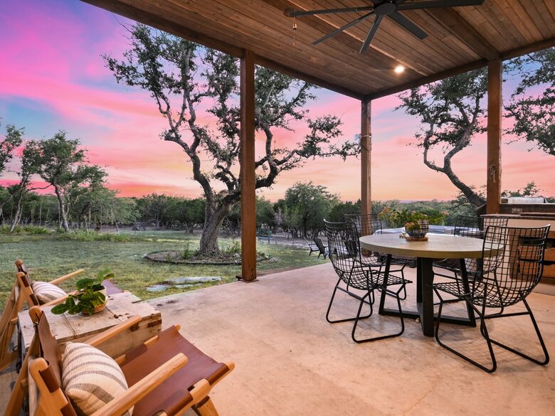 Red Sky Road Retreat - Wimberley, Texas