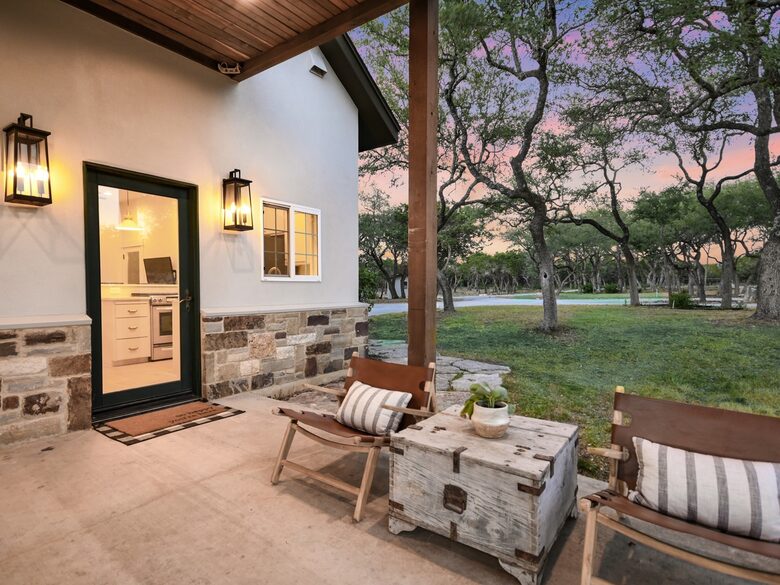 Red Sky Road Retreat - Wimberley, Texas