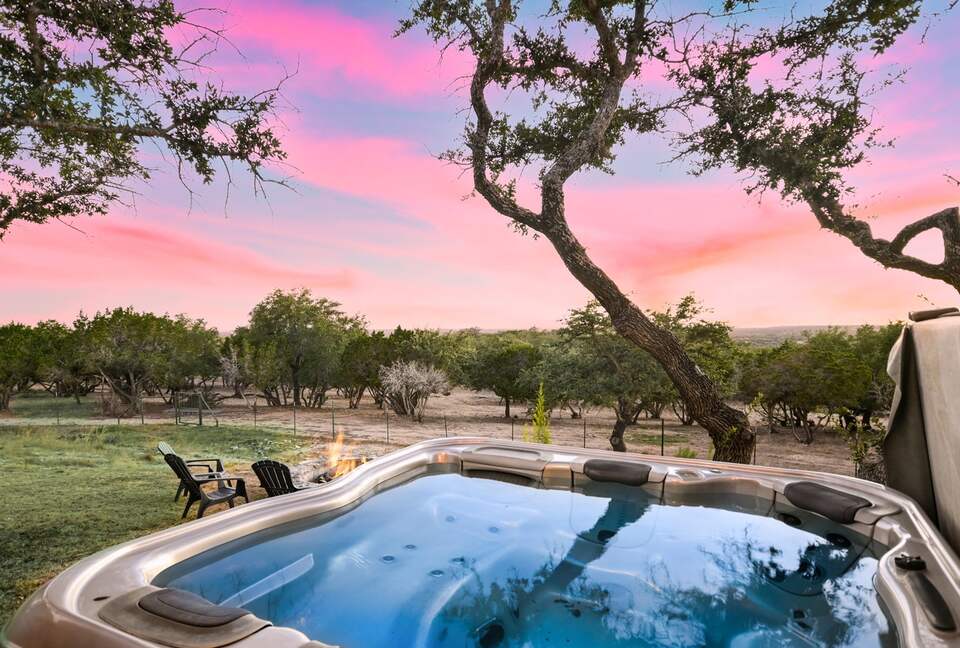 Red Sky Road Retreat - Wimberley, Texas