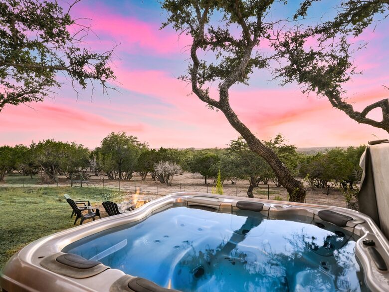 Red Sky Road Retreat - Wimberley, Texas