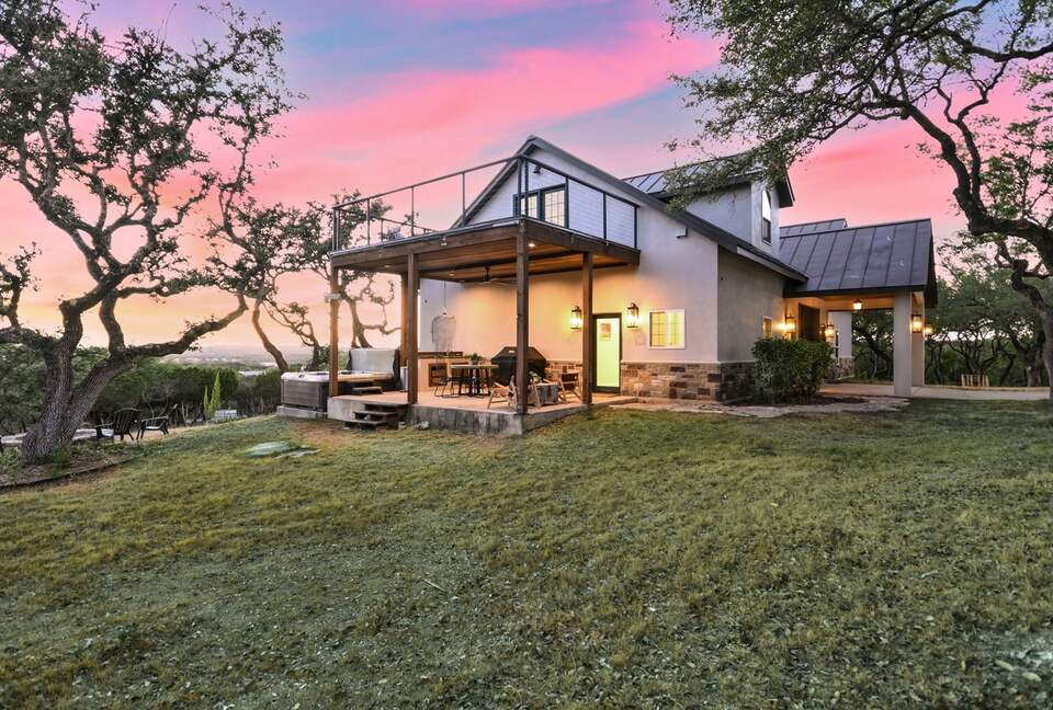 Red Sky Road Retreat - Wimberley, Texas
