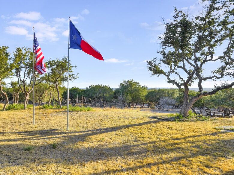 Red Sky Road Retreat - Wimberley, Texas