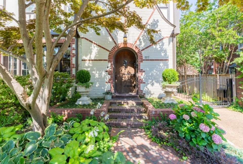 Luxury and Old World Charm in Midtown Memphis - Memphis, Tennessee