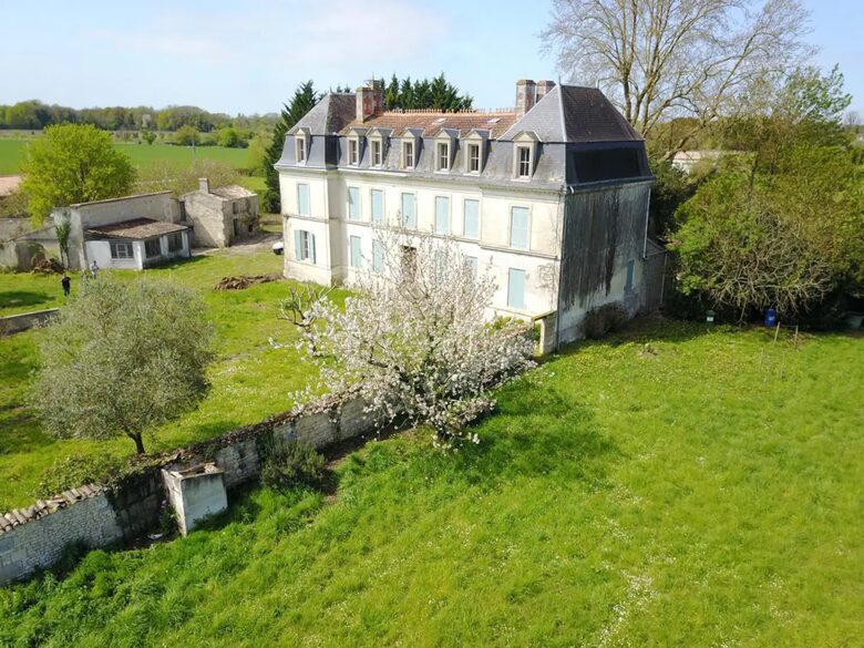 Château De Saint Sever - Saint-Sever-de-Saintonge, France