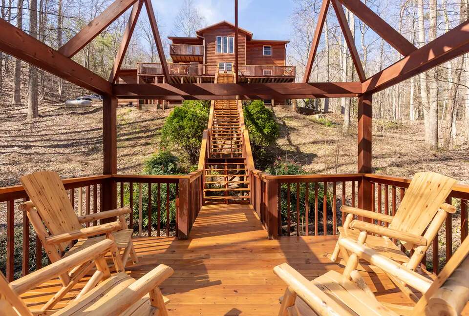 Luxury Mountain Lodge - Gatlinburg, Tennessee