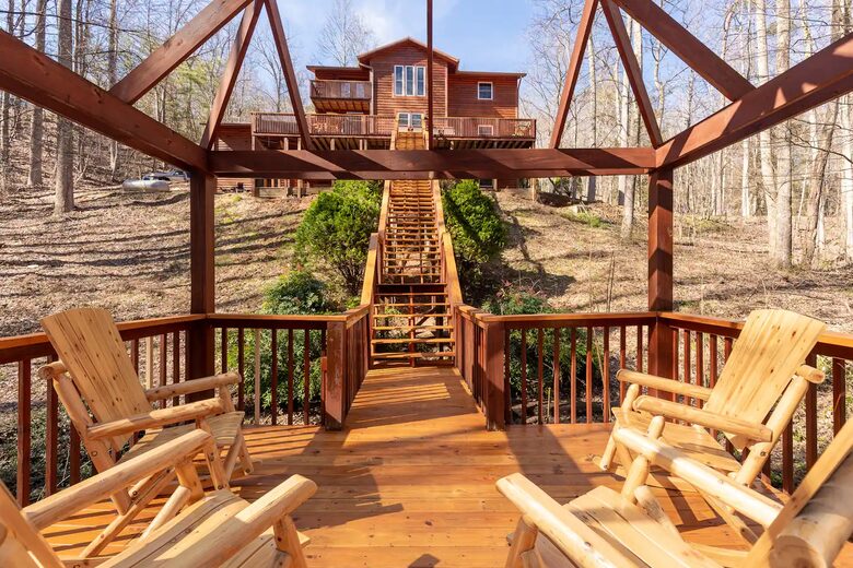 Luxury Mountain Lodge - Gatlinburg, Tennessee